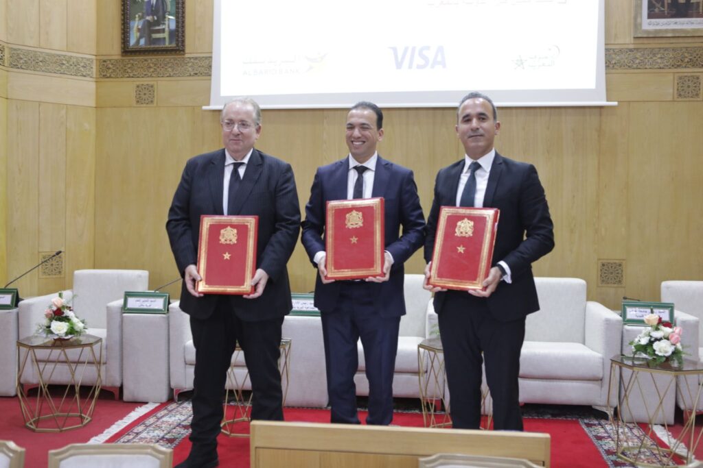 اتفاقيات استراتيجية لتسريع التكامل الرقمي للصناع التقليديين والاستفادة من خدمات بنكية