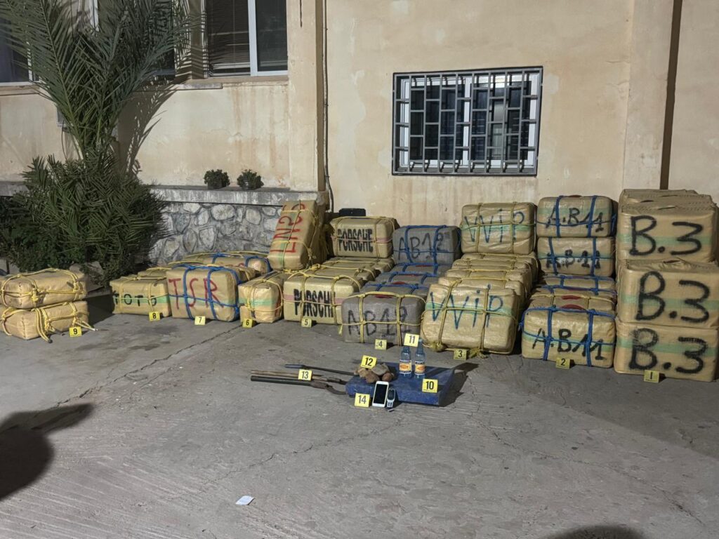 إحباط عملية تهريب ثلاثة أطنان و850 كيلوغراما من مخدر الشيرا