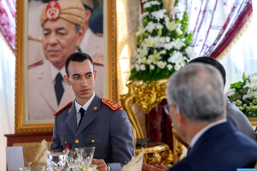 صاحب السمو الملكي ولي العهد الأمير مولاي الحسن يترأس مأدبة غداء أقامها جلالة الملك بمناسبة الذكرى الـ 69 لتأسيس القوات المسلحة الملكية