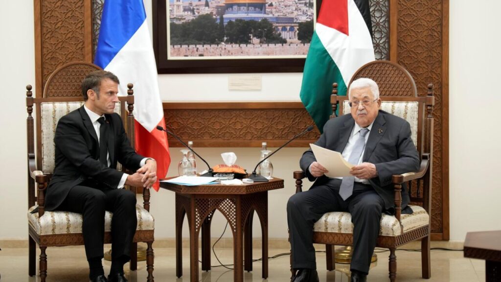 ماكرون يعلن أن فرنسا ستعترف بدولة فلسطين ماكرون يعلن أن فرنسا ستعترف بدولة فلسطين