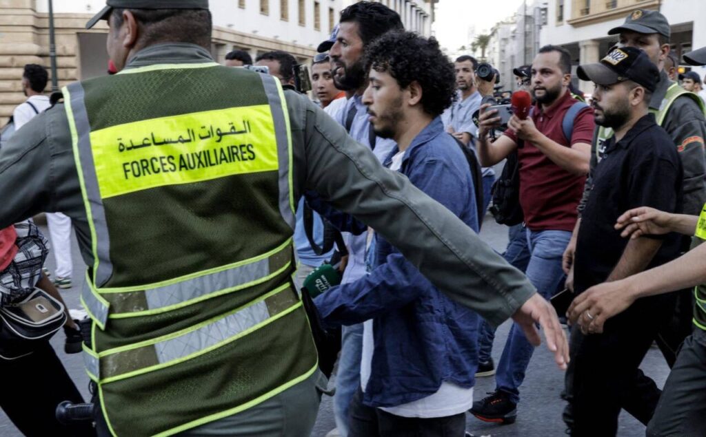 توقيف محتج من طرف القوات العمومية
