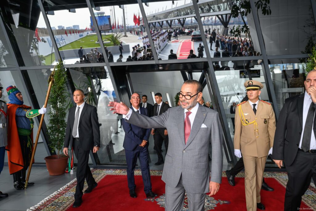 جلالة الملك يدشن ويزور عددا من المشاريع الكبرى المندرجة في إطار إعادة هيكلة وتطوير المركب المينائي للدار البيضاء