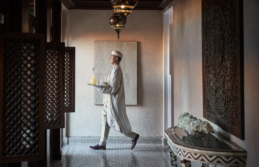 عامل بفندق مغربي