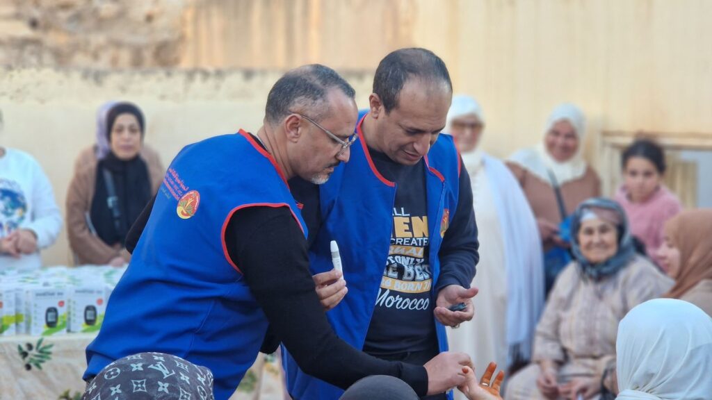 القلب الكبير ينبض في جهة الشرق: قافلة طبية توزع آلاف أجهزة قياس السكر وتوعي أكثر من 1500 شخص