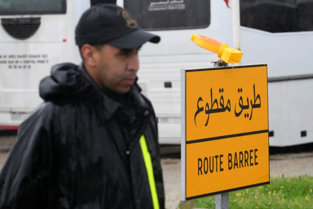 طريق مقطوع