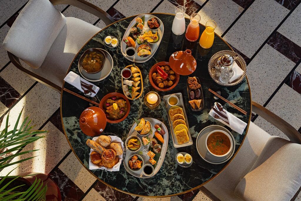 طاولة إفطار في رمضان