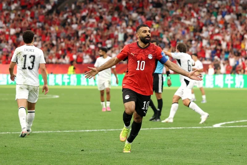 مصر تحقق أول فوز لها في كأس العالم بعد إسقاط نيوزيلندا بثلاثية محمد صلاح