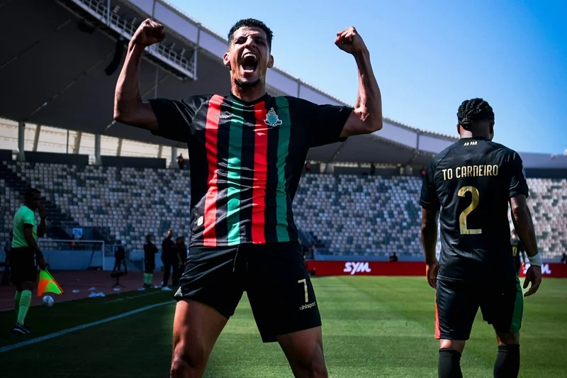 الجيش الملكي يحسم قمة الوداد ويعتلي صدارة البطولة الجيش الملكي يحسم قمة الوداد ويعتلي صدارة البطولة