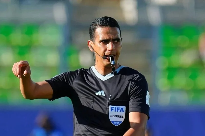 طاقم تحكيمي مغربي يدير مواجهة ألمانيا وكوراساو في كأس العالم الحكم الدولي جلال جيد