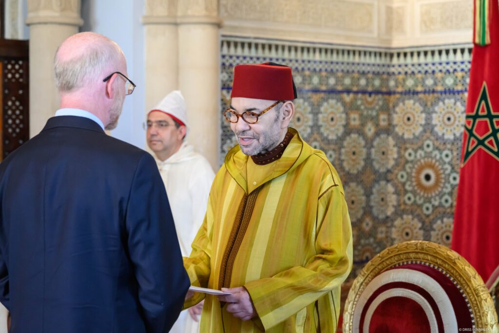 الملك محمد السادس يستقبل بالرباط عددا من السفراء الأجانب