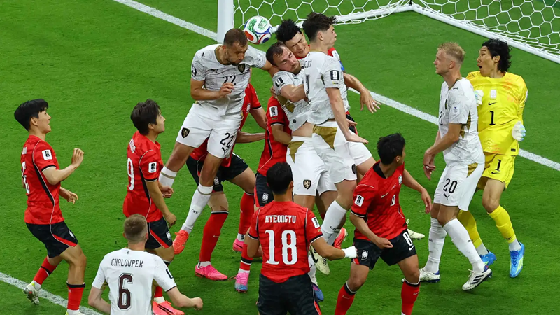 كوريا تقلب الطاولة على التشيك وتفتتح مشوارها المونديالي بانتصار ثمين كوريا الجنوبية والتشيك