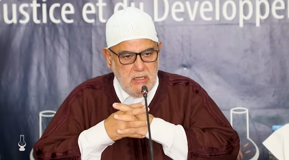 الاحتماء بالملك ومهاجمة مستشاريه.. استراتيجية ابن كيران القديمة المتجددة لخلط الأوراق الأمين العام لحزب العدالة والتنمية، عبد الإله ابن كيران