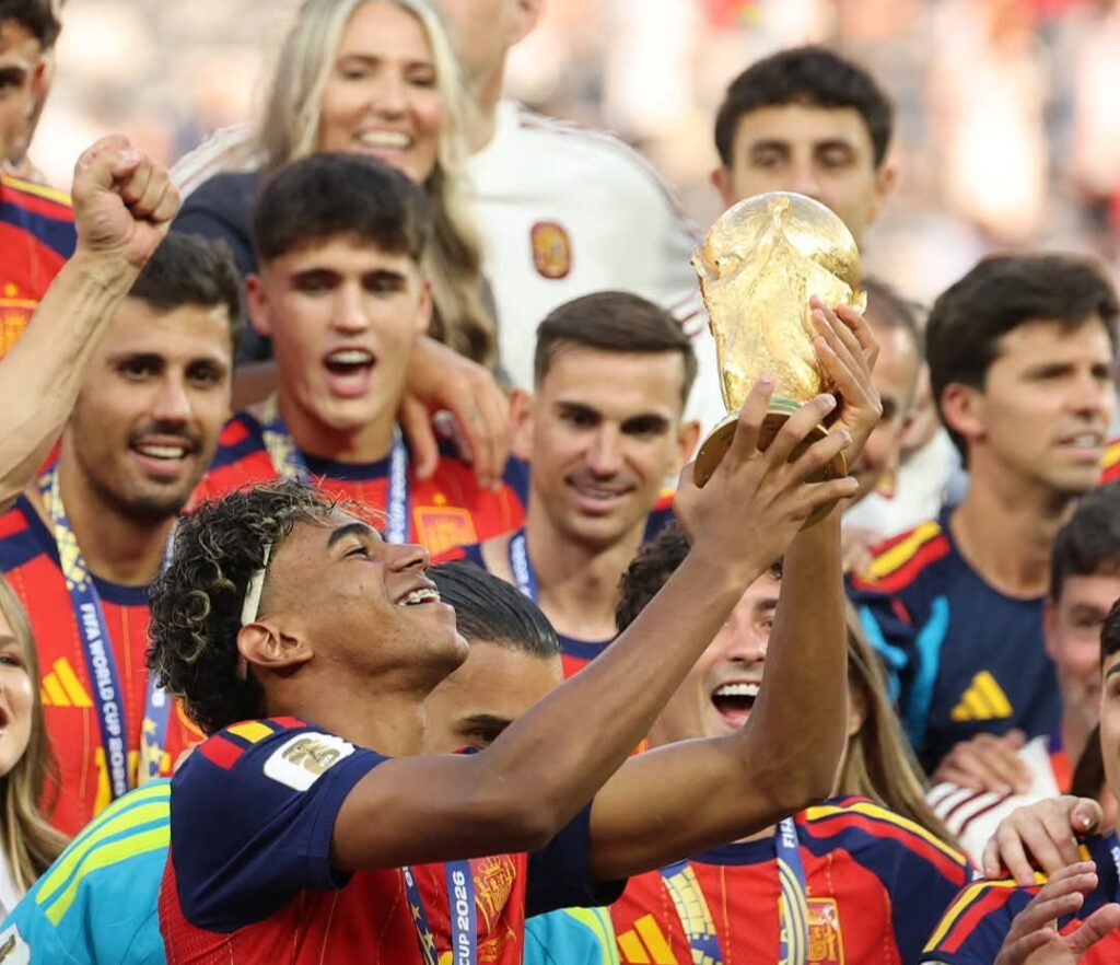 توريس يُسقط الأرجنتين ويمنح إسبانيا لقب كأس العالم للمرة الثانية في تاريخها لامين يامال يحمل كأس العالم 2026
