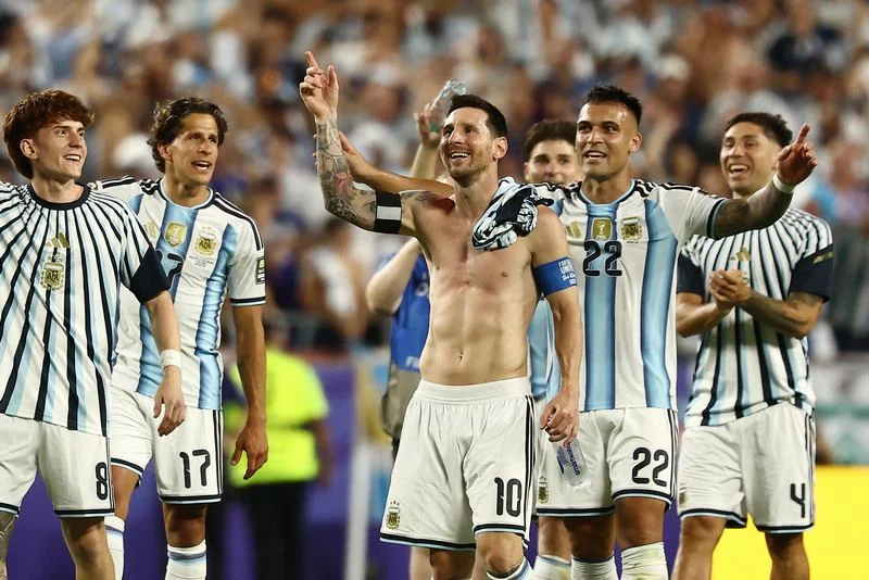الأرجنتين تعبر سويسرا بعد التمديد وتضرب موعدا مع إنجلترا في نصف نهائي المونديال المنتخب الأرجنتيني
