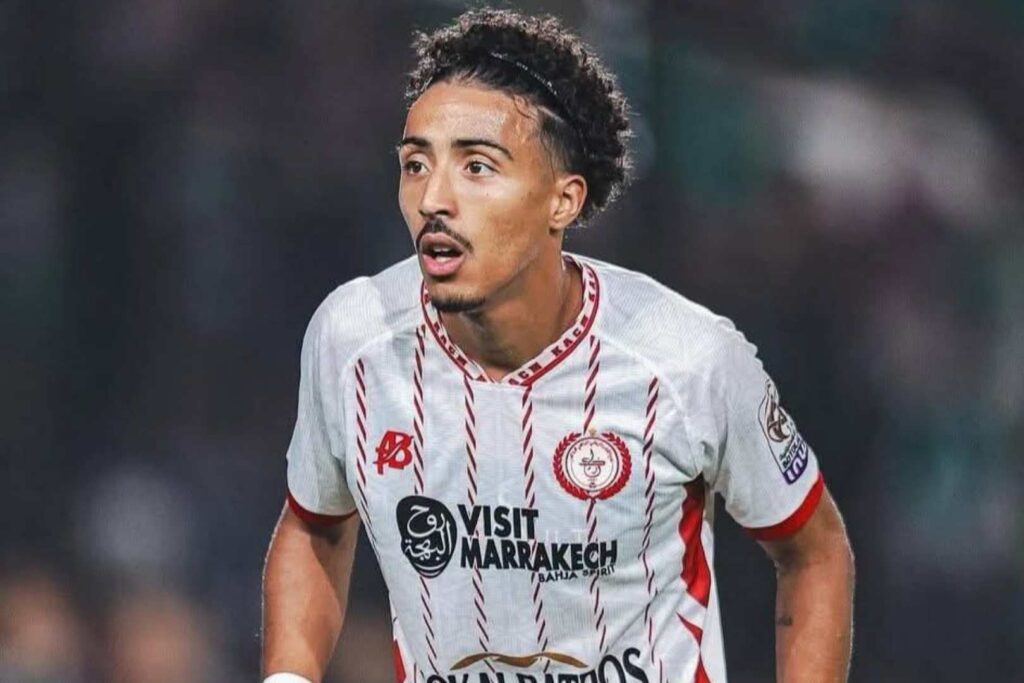 الجيش الملكي يعزز صفوفه بالتعاقد مع لاعب الكوكب المراكشي واصل الجيش الملكي تعزيز صفوفه خلال فترة الانتقالات الصيفية، بعدما حسم تعاقده مع الظهير الأيمن نذير لوقماني، في إطار استعداداته