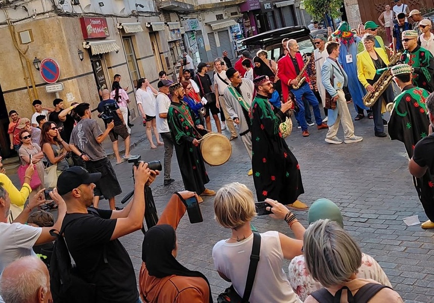 مهرجان طنجاز يفتتح دورته الـ23 باستعراض موسيقي احتفالي مهرجان طنجاز