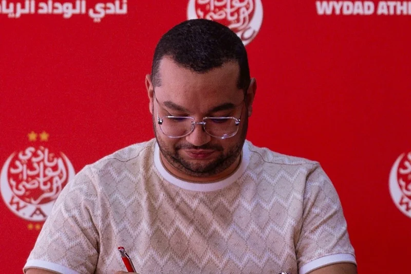 الوداد يتخلى عن عائدات النقل التلفزيوني والاحتضان لتسديد ديونه ابراهيم العسري