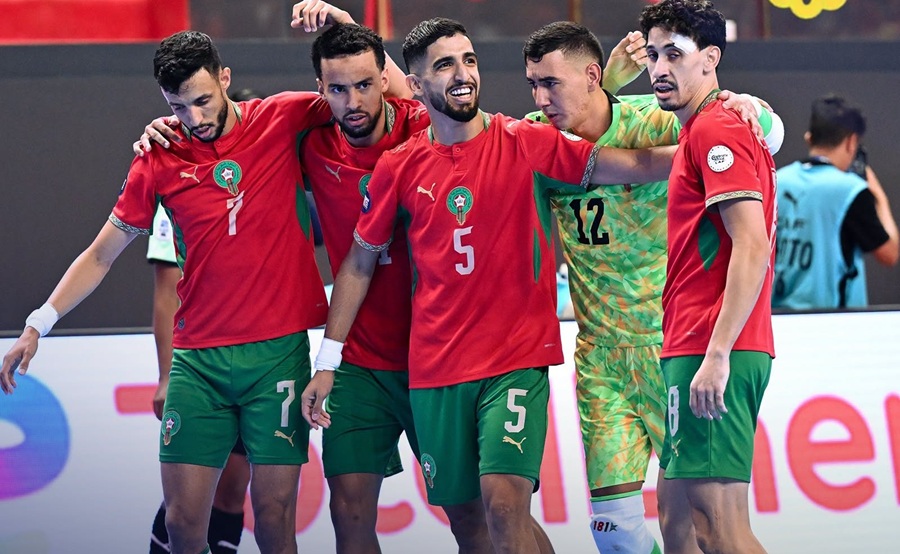 أسود القاعة يحسمون النهائي أمام أنغولا ويعتلون عرش إفريقيا للمرة الرابعة على التوالي المنتخب المغربي لكرة القدم داخل القاعة