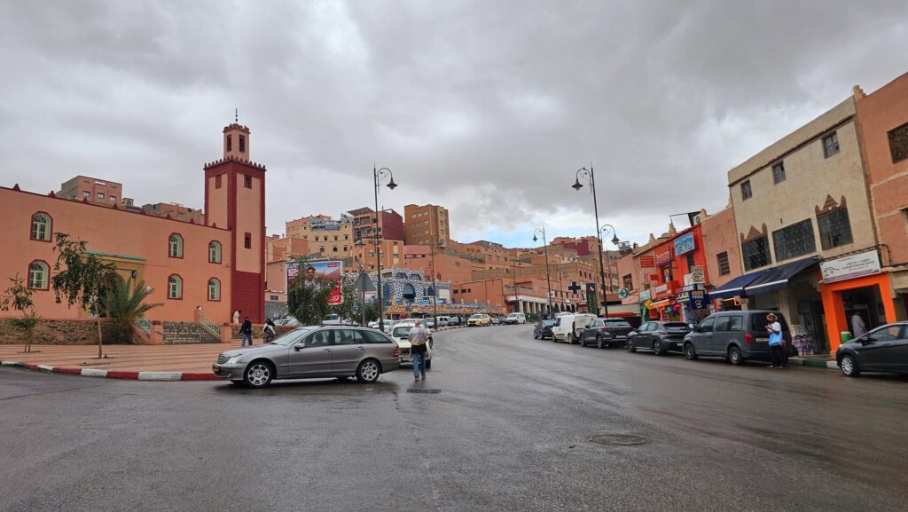 توقعات أحوال الطقس لليوم الأحد طقس ممطر بالمركز الحضري بومالن دادس
